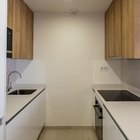 Elegant Urban Living By The In إِستيبونا