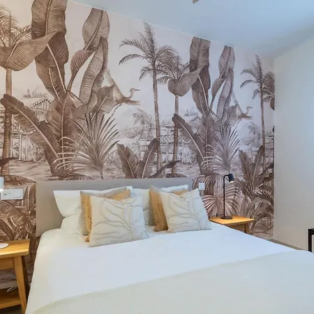 Elegant Urban Living By The In דירה