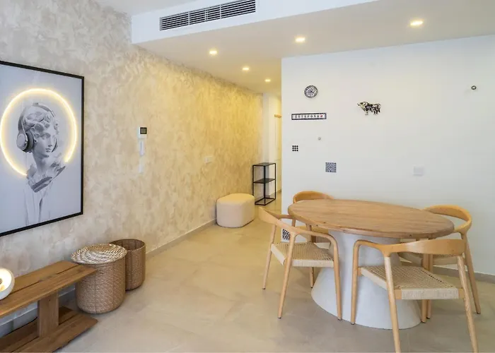 Elegant Urban Living By The In *